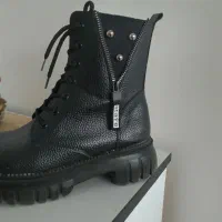 یک جفت بوت چرمی ساق بلند نو نو