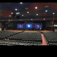 ۹۸ متر سالن