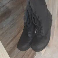 یک جفت پوتین نو