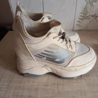 تعدادی کفش|کیف، کفش، کمربند|رشت, کوی فکوری|دیوار