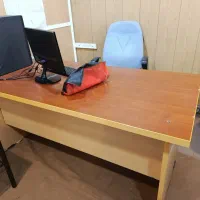فروش ویترین  ومیزبزرگ مخصوص کار   ومیز کامپیوتر