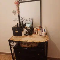 تخت دو نفره به همراه میز آرایش