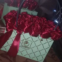 جعبه گل قرمز مناسب هدیه دادن