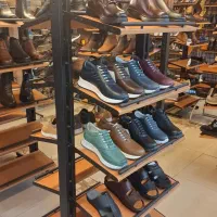 فروشنده و نیروی کار خانم برای کار در تعاونی