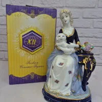 مجسمه چینی نشسته بانو اشرافی اروپایی