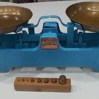 ترازوی دو کفه ای ۲ کیلوگرم و ست ۸ تایی سنگ|کلکسیون اشیاء عتیقه|تهران, مینای جنوبی|دیوار