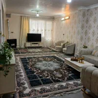 ۸۵ متری/انقلاب