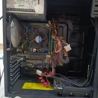 کامپیوتر کامل با ۳تا مانیتور