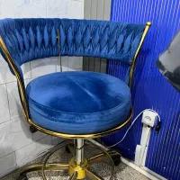 تعدادی لوازم اریشگاه زنانه میز ناخن ترولی تخت...|آرایشگاه و سالن‌های زیبایی|آستارا, |دیوار