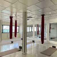 مربی رقص و مربی یوگا خانم