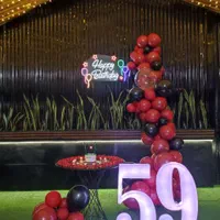 اتاق تولد سوپرایز دورهمی بادکنک کافه‌بازی تم تولد