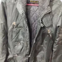 کاپشن|لباس|گالیکش, |دیوار