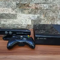 ایکس باکس 360 بهمراه دو دسته و کینکت