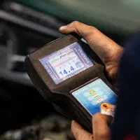 تعویض باطری تعمیر دینام و استارت و سیمکشی در محل