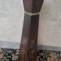 گلدان بلند کنار سالنی