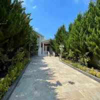 ویلا-باغ-سرسبز-با-ویوی-جنگل