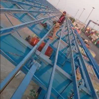 کارگر ساده برای مونتاژ سوله