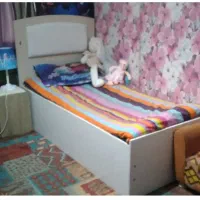 تخت خواب یکنفره و کمد ایستاده نوجوان