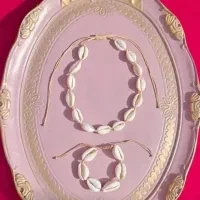 گردنبند و دستبند صدفی