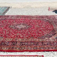 فرش دستباف خوش نقشه زمینه لاکی