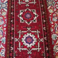 یک عدد فرش دستبافت کناره