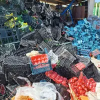 همکار در گاراژ ضایعات
