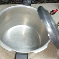 زودپز الماس  بزرگ سالم و تمیز|ظروف پخت‌وپز|هشتگرد, فاز ۲ مهستان|دیوار