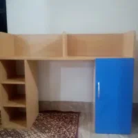 قفسه کتاب و میز تحریر