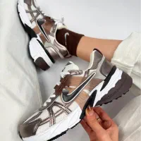 فروشنده خانم