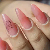 خدمات کاشت ناخن