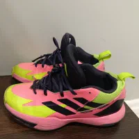 کتونی اورجینال آدیداس سالم و بدون آسیب دیدگی