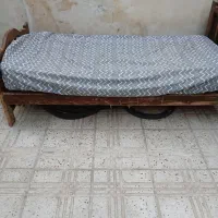 فروش تخت چوبی ودوعددتشک ودراور|تشک تختخواب|شهرکرد, |دیوار