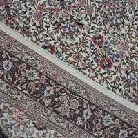 فرش دست باف با گل های ابریشم