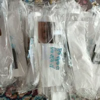 قاشق چنگال گیاهی باسفره دستمال کاغذی نمک وفلفل