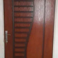 در ورودی آپارتمان چپ بازشو