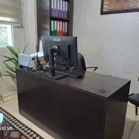میز سالم به همراه قفسه و کتابخانه