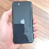 آیفون SE 2020 تمیز و سالم قیمت مناسب