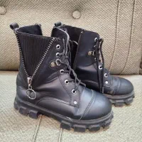 کفش ورزشی و چکمه|کیف، کفش، کمربند|تربتحیدریه, فتح المبین|دیوار