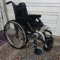 یک عود ویلچر سبک و راحت فروشی