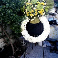 تاج گل پایه فلزی