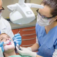 دستیار دندانپزشک