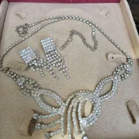 سرویس گردنبند و گوشواره زیبا و قشنگ با قاب طلا|بدلیجات|همدان, |دیوار
