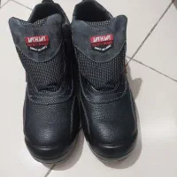 کفش کار وکفش کوه نوردی|کیف، کفش، کمربند|گلبهار, شهر جدید گلبهار|دیوار