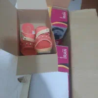 فروش شلوار لی و دمپایی بچگانه