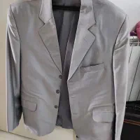 دو تا کت و شلوار سایز 46 سورمه ای، 48 طوسی در حدنو