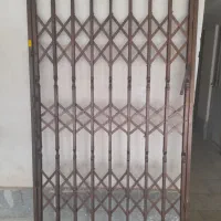 در آکاردیونی و در چوبی دو لت