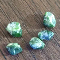 سنگ راف گارنت سبز و طبیعی