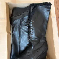 بوت بلند زنانه|کیف، کفش، کمربند|شاهینشهر, خانه کارگر|دیوار