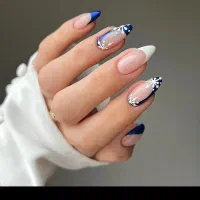 استخدام در لاین های ناخن و تخت مژه و صندلی رنگ