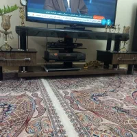 میز تلویزیون شیشه ای بسیار تمیز
